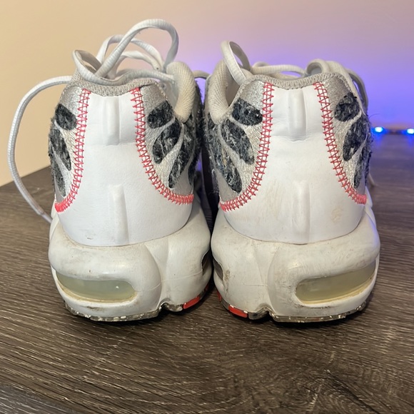 NIKE AIR MAX PLUS ESSENTIAL CRATER •USED• - Picture 2 of 10